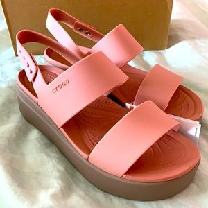 Crocs (US size 9) Brooklyn Low Wedge Sandals